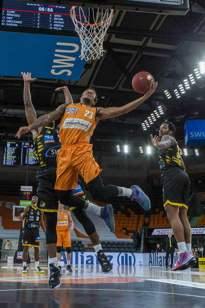 与球员保持 与球员保持