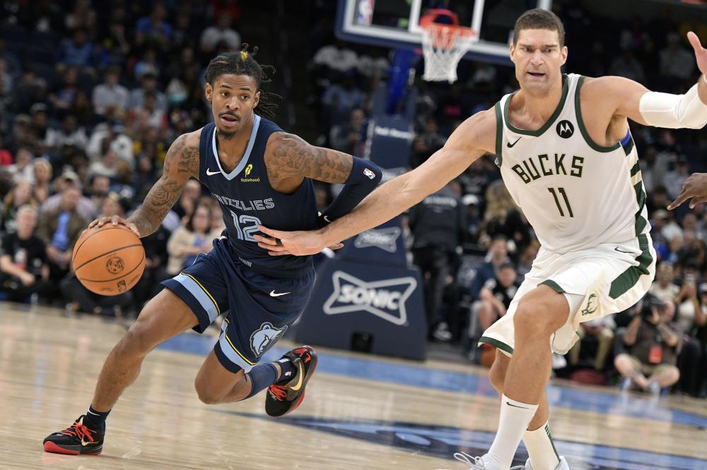 自己踢球 自己踢球