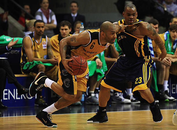 交媒体上发 交媒体上发